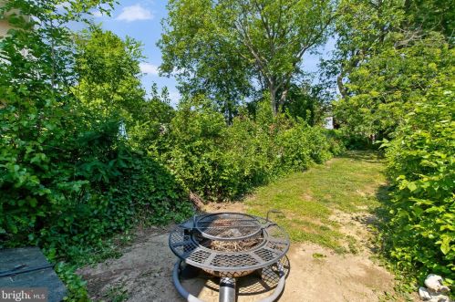 10 Locust St, Lancaster PA  17602-3608 exterior