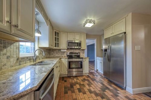 505 Arthur Dr, Moon Twp PA 15108 exterior