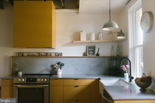 460 New Dorwart St, Lancaster PA 17603-5220 exterior