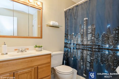 1928 Appaloosa Dr, Naperville IL 60565-6714 exterior