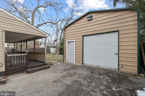 123 Bliss Ln, Glen Burnie MD 21060-7359 exterior