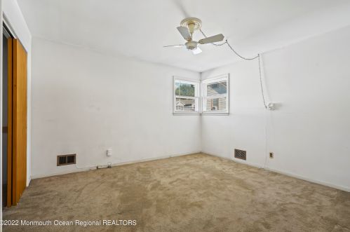 71 Ctr St, East Freehold NJ 07728-2430 exterior