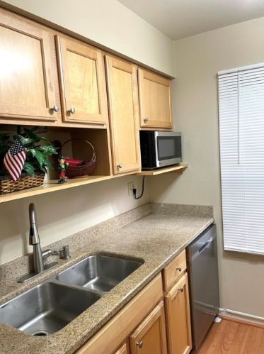 660 Carriage Cir, Pittsburgh, PA 15205-1626