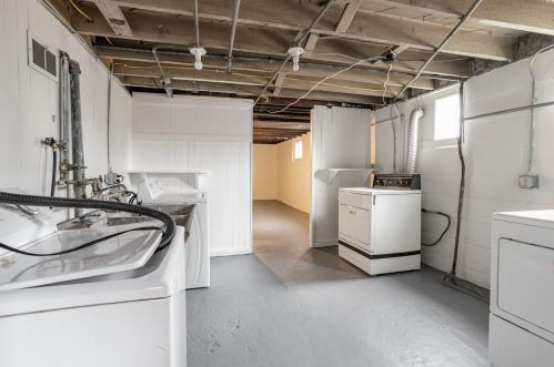 1035 Idaho St, Milwaukee WI 53207-2409 exterior