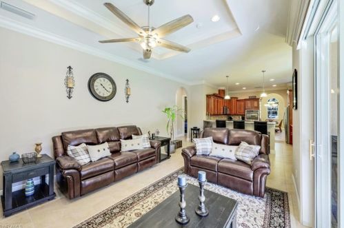 1040 20th Ave, Naples, FL 34120-3401