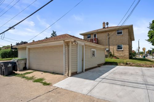 4374 76th St, Milwaukee WI  53222-3353 exterior