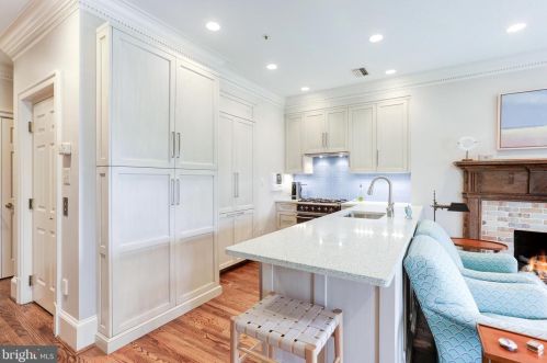 11 Wilkes St, Alexandria VA 22314-3856 exterior