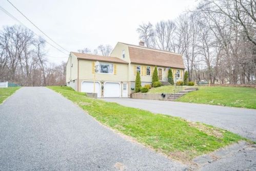 24 Autumn Rd, West Springfield, MA 01089-2402