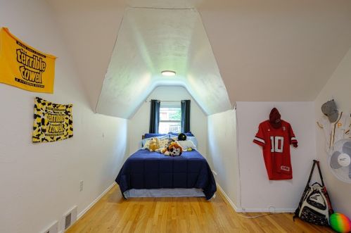 1284 Raven Dr, Pittsburgh PA  15243-1242 exterior