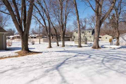 1233 Vly St, Chaska MN 55318-2425 exterior