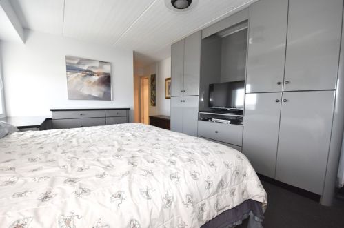 5600 Munhall Rd, Pittsburgh PA  15217-2067 exterior