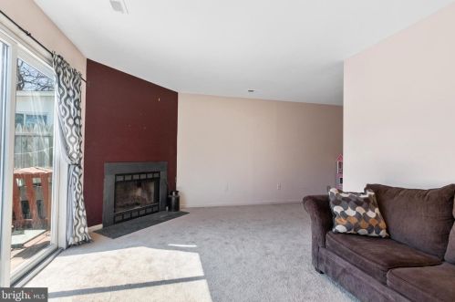 9931 Crestmont Ave, Philadelphia PA 19114-1951 exterior