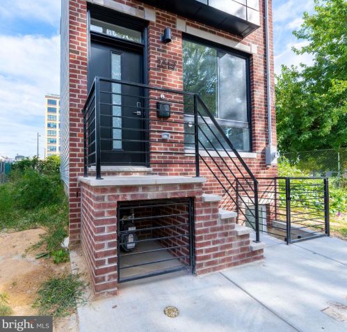 2019 Bodine St, Philadelphia PA  19122-1503 exterior