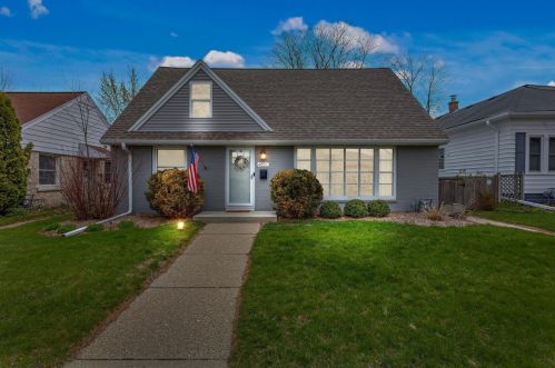 4850 Santa Monica Blvd, Milwaukee WI 53217-4618 exterior