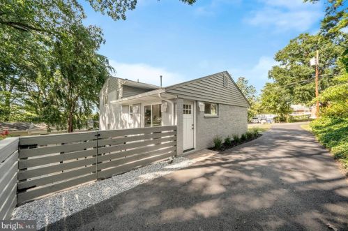 2809 James Dr, Alexandria VA  22303-1338 exterior