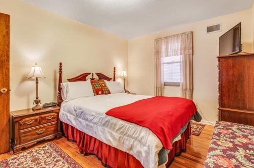 502 Main St, Pittsburgh PA 15220-5102 exterior