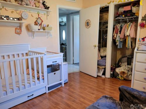 462 Old Post Rd, Edison NJ  08817-4646 exterior