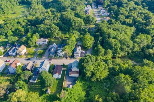 42 Godfrey St, Taunton MA 02780-7031 exterior