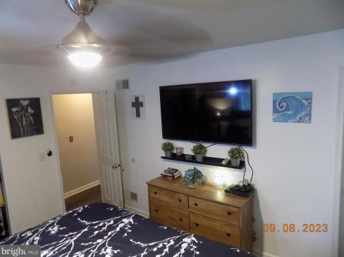 66 Prince St, Littlestown PA 17340-1323 exterior