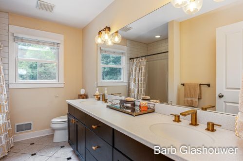 4424 Whitewood Farms Dr, Grand Rapids MI 49525-3487 exterior