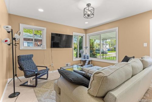 4964 Monroe St, Dearborn Heights MI  48125-2525 exterior