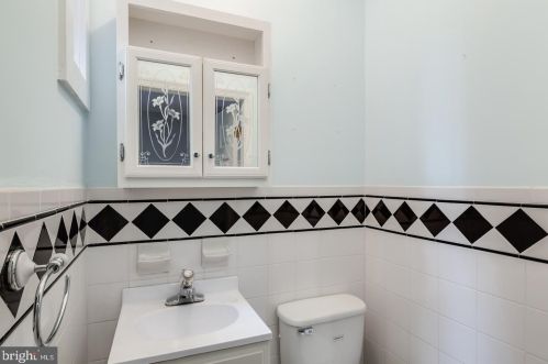 2410 Carpenter St, Philadelphia PA  19146-2418 exterior