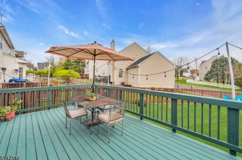 9 Delaney Ct, Bridgewater NJ 08807-5568 exterior