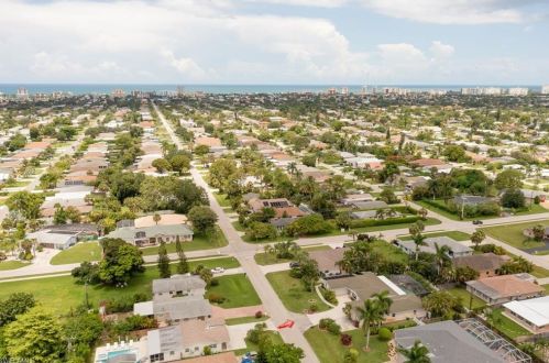 805 97 Ave, Naples FL 34108-2284 exterior