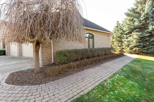 33654 Lotties Dr, New Baltimore MI 48047-2378 exterior