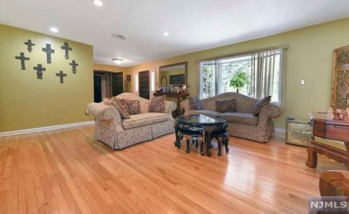 546 Anderson Ave, Closter NJ  07624-3220 exterior