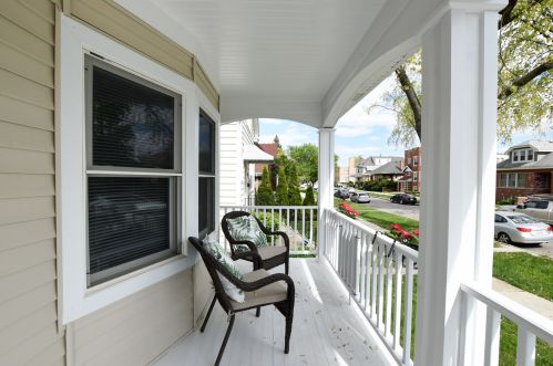 5640 Byron St, Chicago, IL 60634-2708