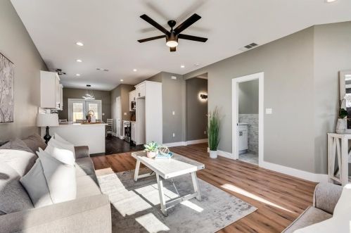 4547 Corregidor St, Dallas TX 75216-5015 exterior