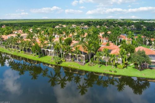 8528 Bellagio Dr, Naples FL 34114-6434 exterior