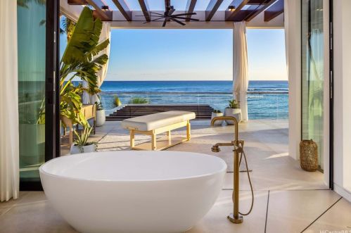 213 Kaalawai Pl, Honolulu HI 96816-4435 exterior