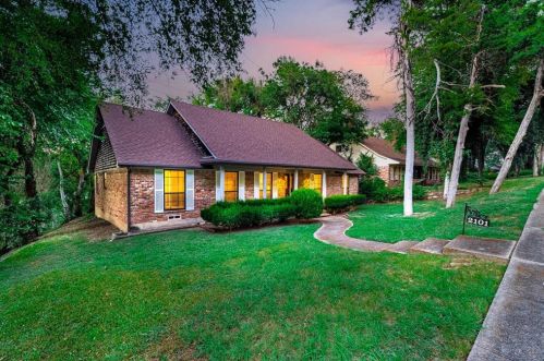 2101 Ebbtide Ln, Dallas, TX 75224-4119