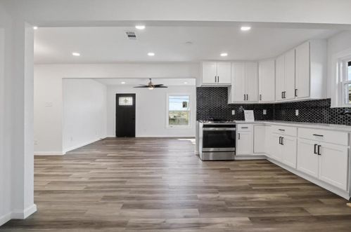 2521 Amelia St, Dallas TX  75235-8222 exterior