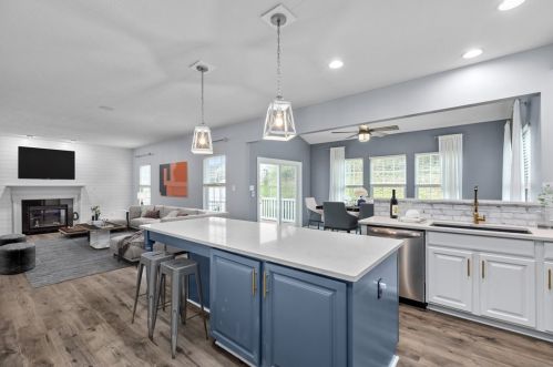 102 Cimarron Dr, Moon Twp PA  15108-9641 exterior