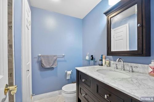 305 Williams Ct, Edgewater NJ 07020-1613 exterior