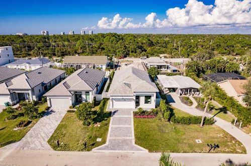 787 110th Ave, Naples FL 34108-1819 exterior