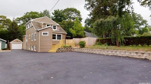 59 20 St, Huntington Station NY 11746-3202 exterior