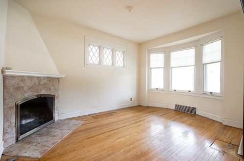 2728 Prospect Ave, Milwaukee WI 53211-3768 exterior