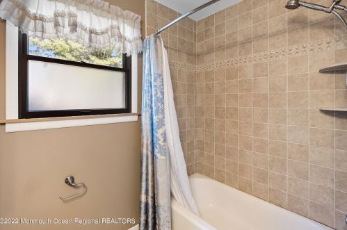 22 Castle Ave, Jackson Twp NJ 08527-2513 exterior