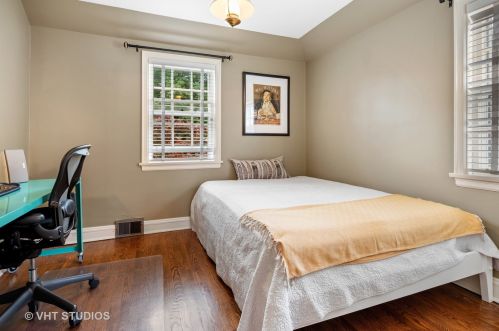 5656 Kenneth Ave, Chicago IL  60646-5906 exterior