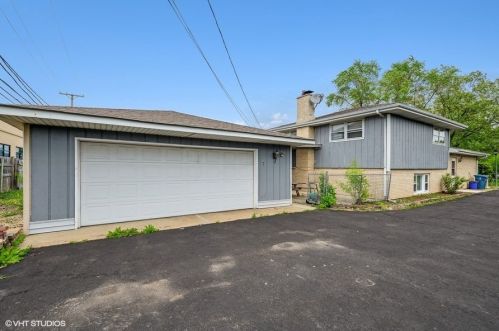 758 Michigan St, Elmhurst, IL 60126-1739