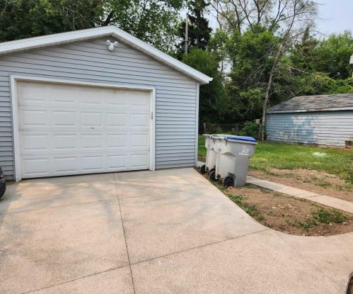 5501 Prentiss St, Milwaukee WI 53218-2802 exterior