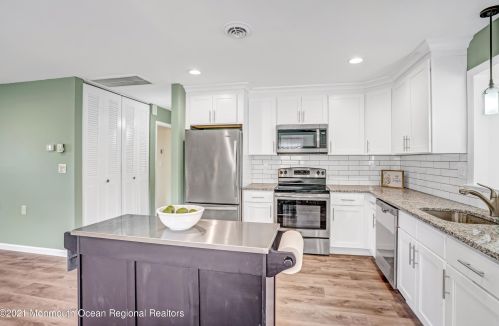 8 Leighton Ln, Lakehurst NJ  08759-6711 exterior