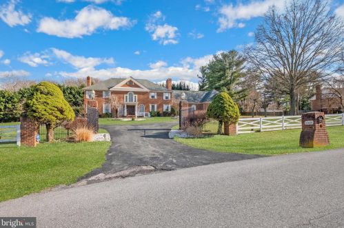 10600 Barn Wood Ln, Rockville MD  20854-1324 exterior