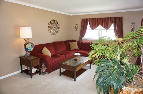 3670 81st St, Milwaukee, WI 53220-1022