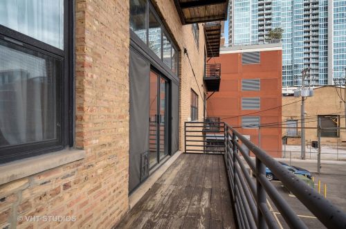 1601 Indiana Ave, Chicago IL 60616-1326 exterior