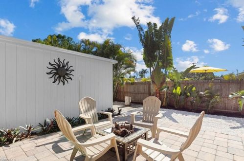 862 95th Ave, Naples FL 34108-2459 exterior